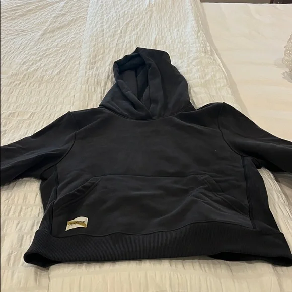 Tracksmith Black Hoodie Sweatshirt lightly worn size medium - Picture 4 of 5